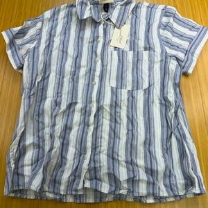 Women's Short Sleeve Button-Down Shirt - Universal Thread - Medium Blue White